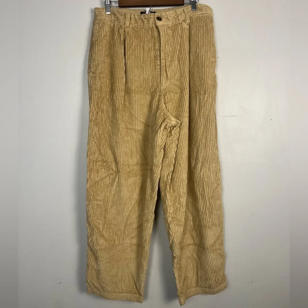 Urban outfitters men’s pleated corduroy pants size large
